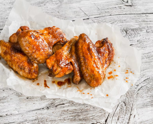 El mercado de alitas de pollo se reinventa: auge de alternativas sin hueso y sabores innovadores