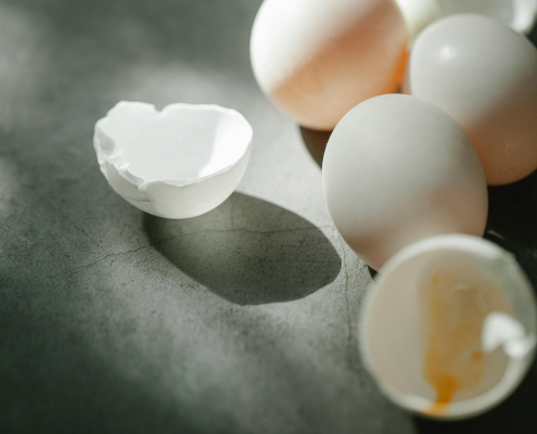 Huevos agrietados: el reto invisible que une a toda la industria avícola